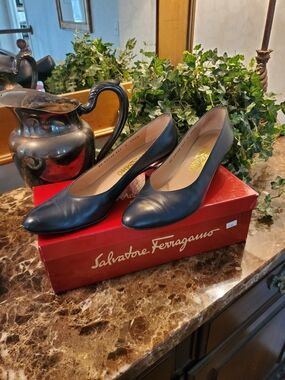 FLASH SALE!! Salvatore Ferragamo Navy Leather Courts, WITH BOX